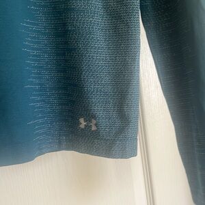 Women under Armour, long sleeve loose top size small